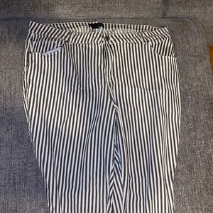 STRIPPED FASHION TO FIGURE JEANS